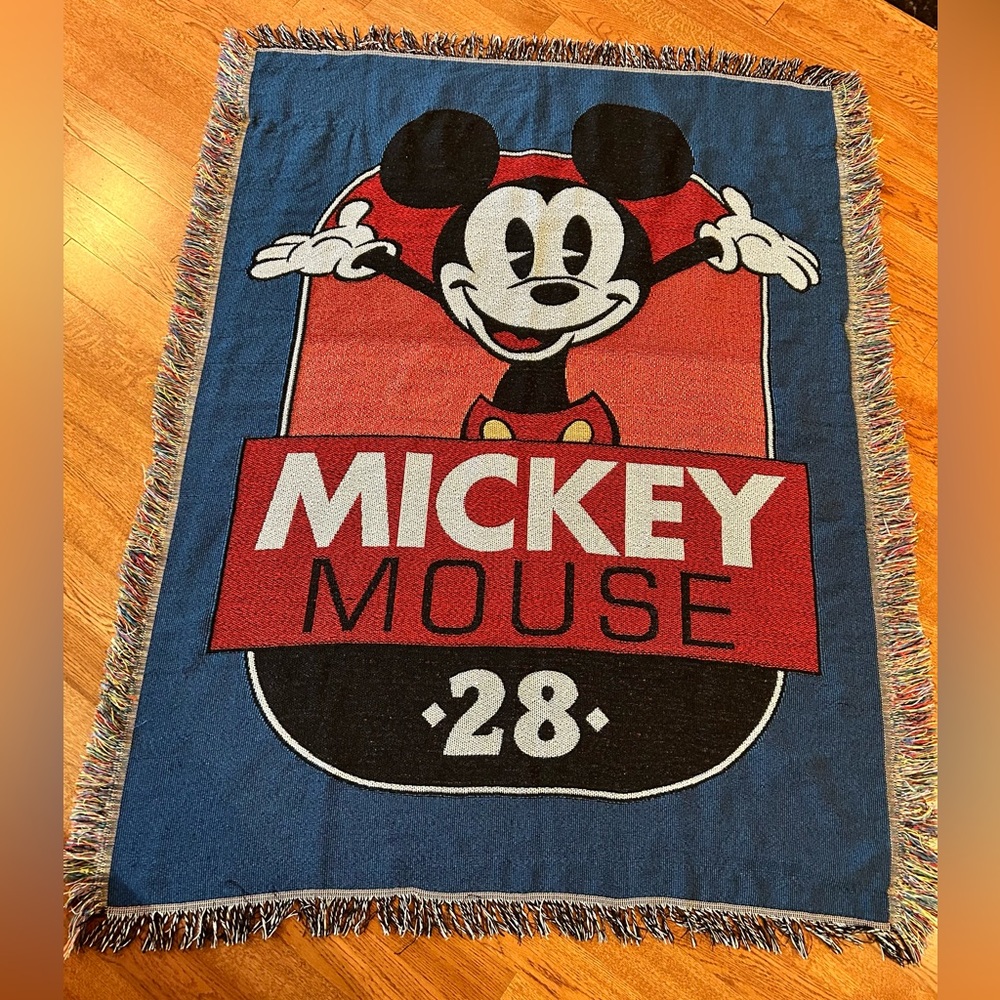 Mickey Mouse blanket  B